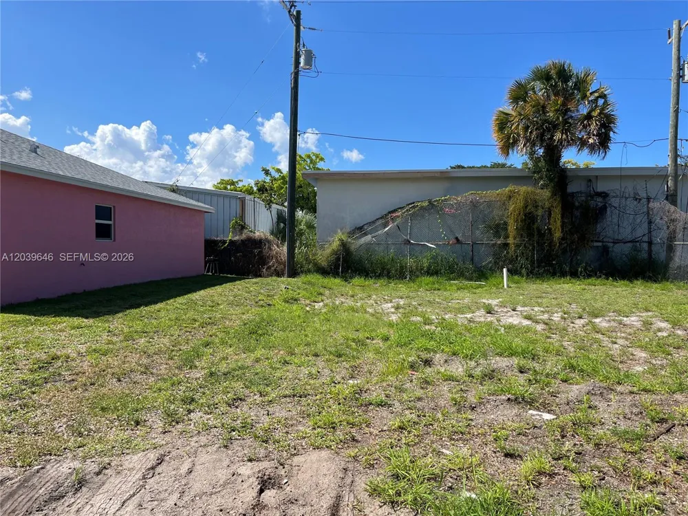 535 Lilac CT West Palm Beach, FL 33407