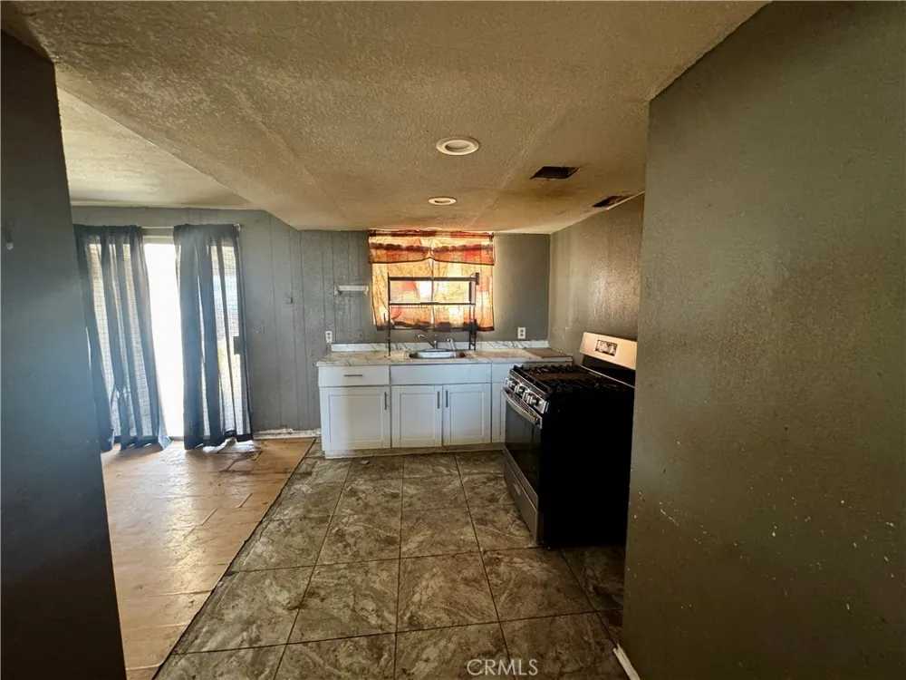 2045 Desoto Street Needles, CA 92363