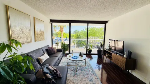 3701 Country Club Dr #304