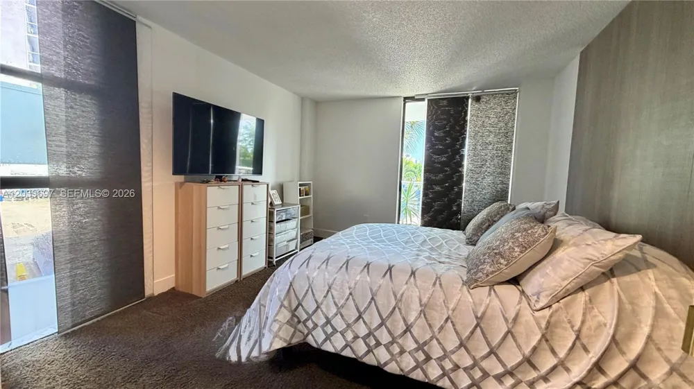 3701 Country Club Dr #304 Aventura, FL 33180