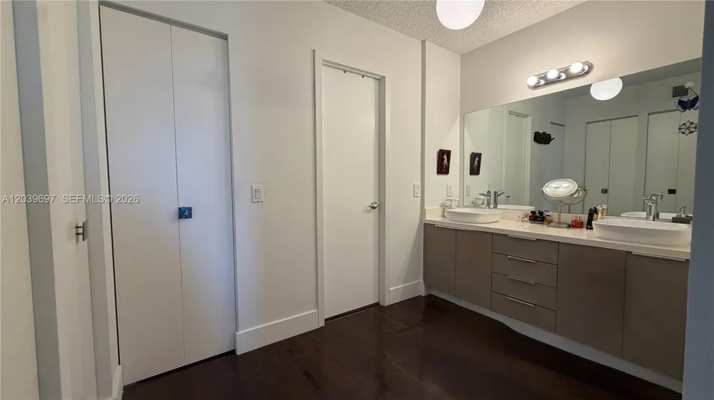3701 Country Club Dr #304 Aventura, FL 33180