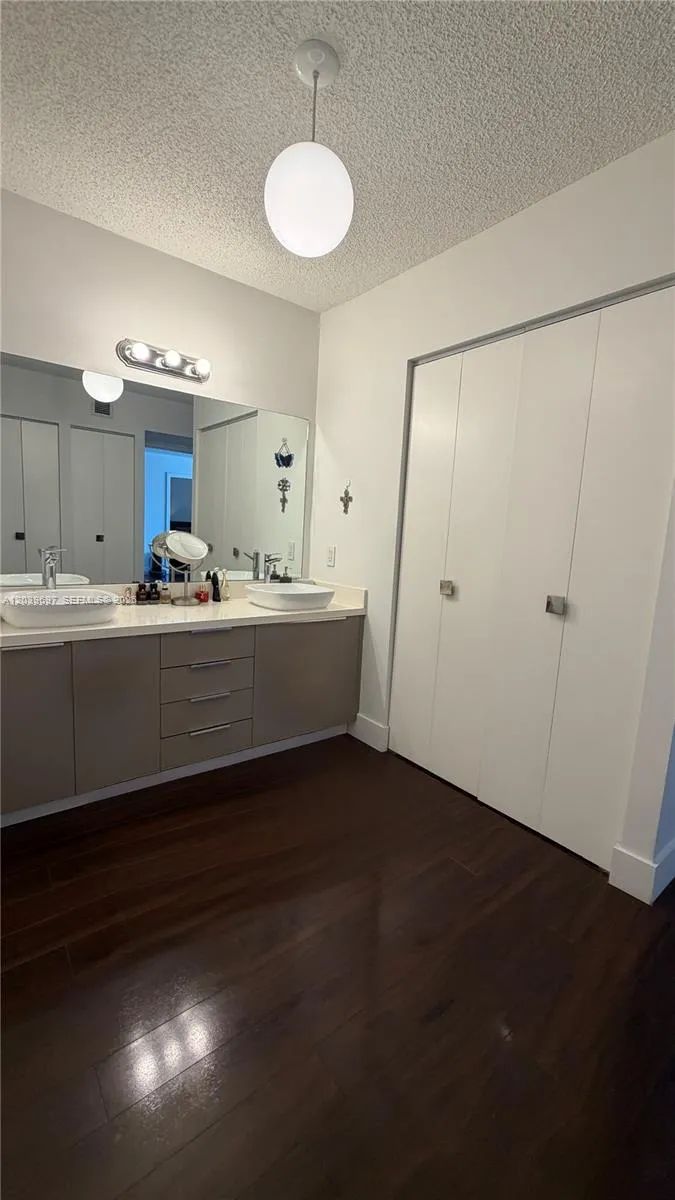 3701 Country Club Dr #304 Aventura, FL 33180