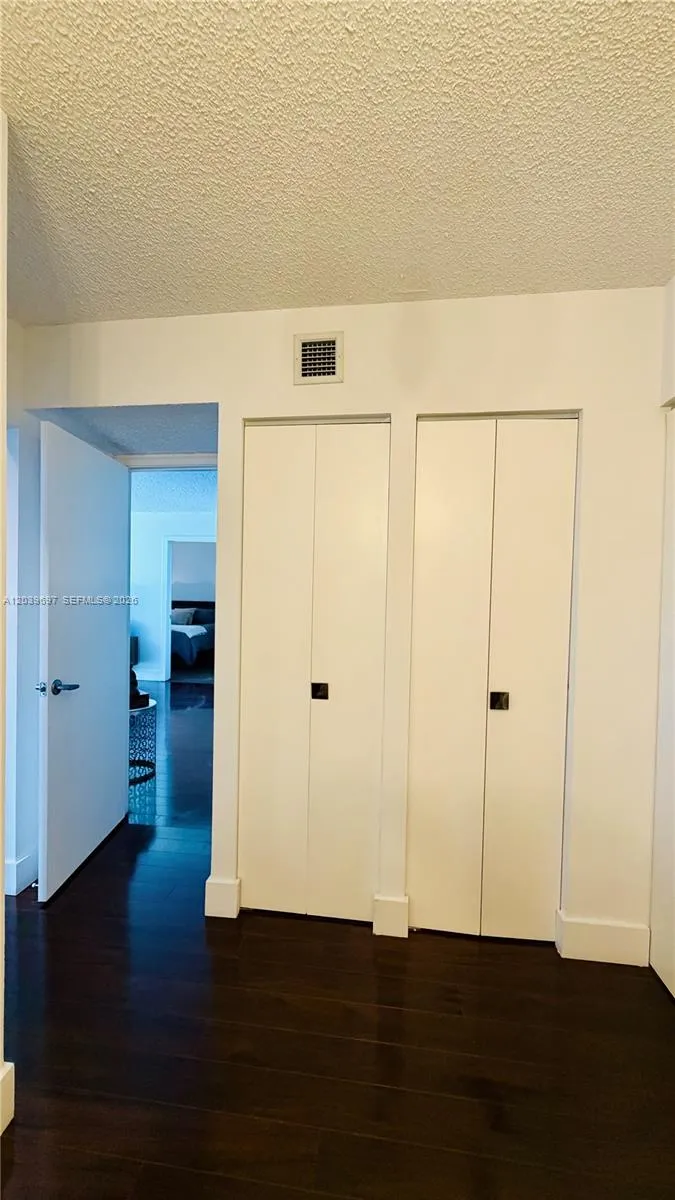 3701 Country Club Dr #304 Aventura, FL 33180