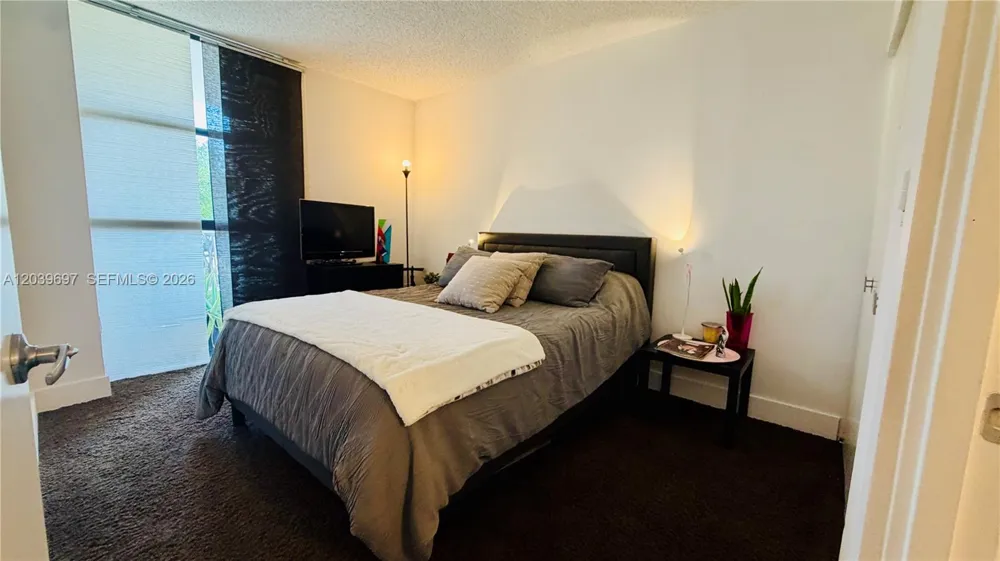 3701 Country Club Dr #304 Aventura, FL 33180