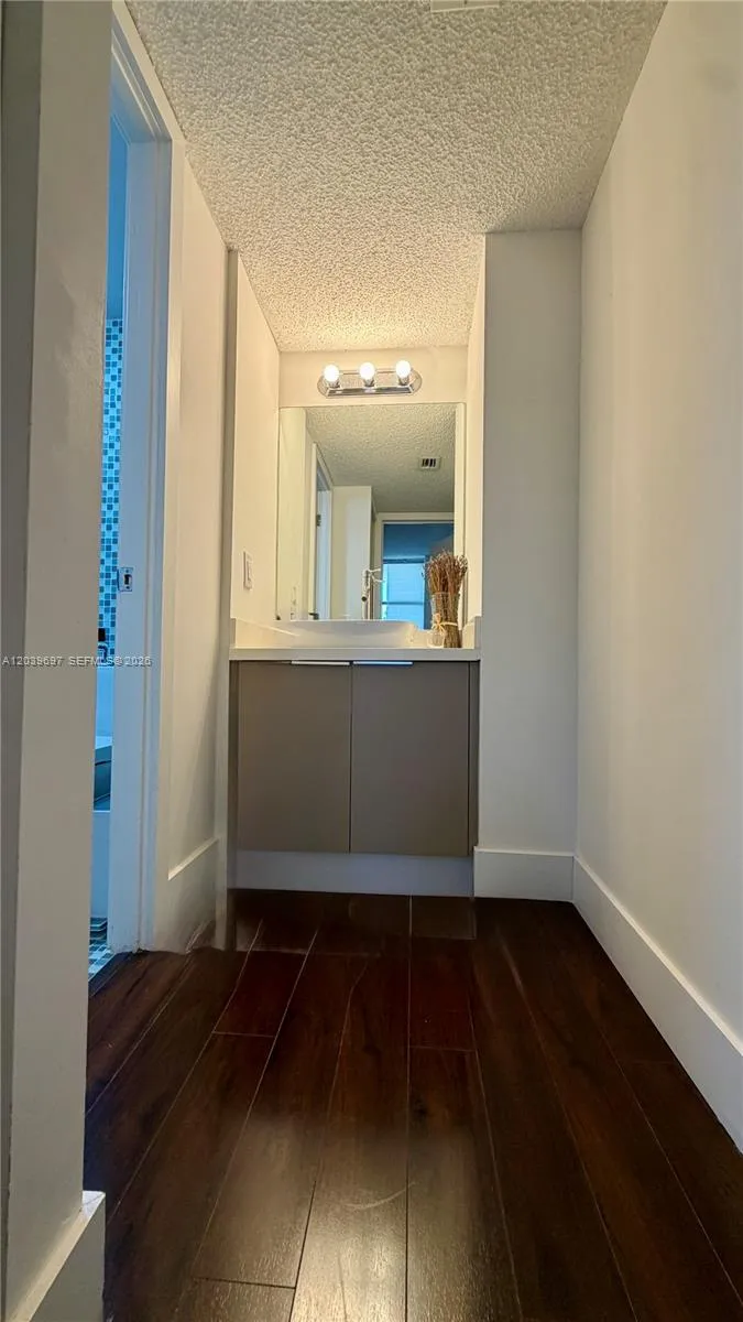 3701 Country Club Dr #304 Aventura, FL 33180