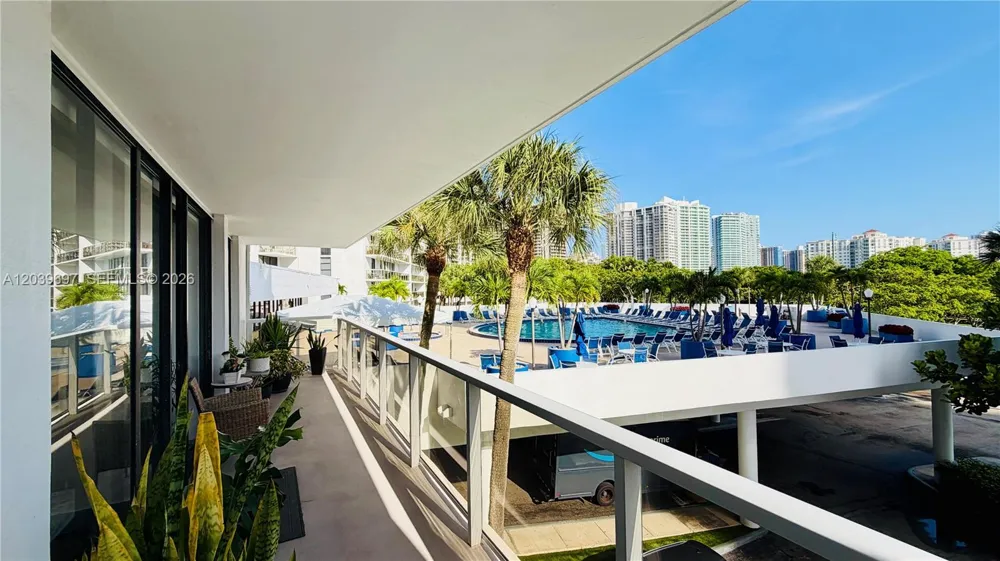 3701 Country Club Dr #304 Aventura, FL 33180