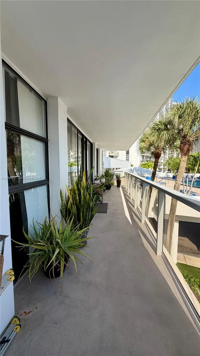 3701 Country Club Dr #304 Aventura, FL 33180