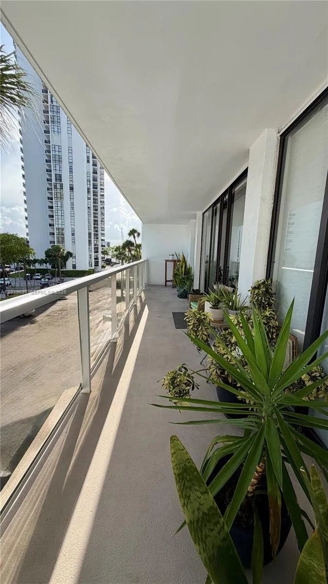 3701 Country Club Dr #304 Aventura, FL 33180