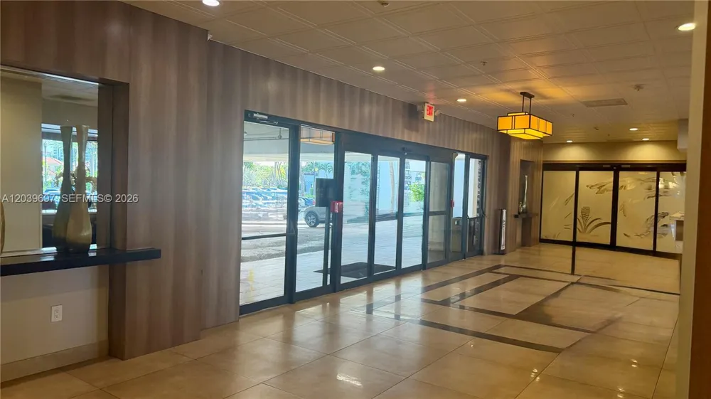 3701 Country Club Dr #304 Aventura, FL 33180