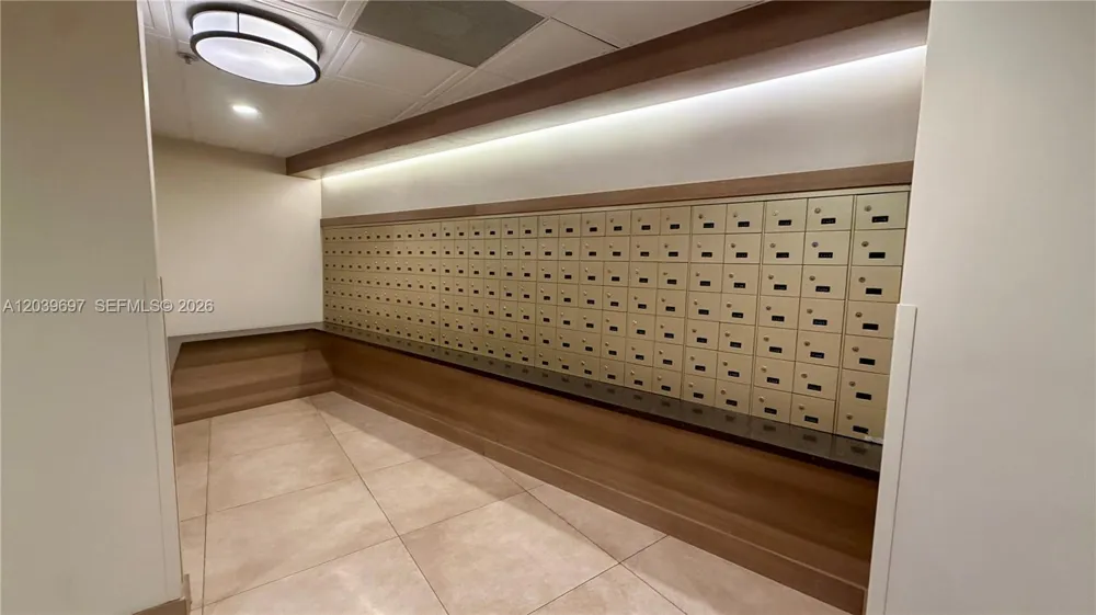 3701 Country Club Dr #304 Aventura, FL 33180