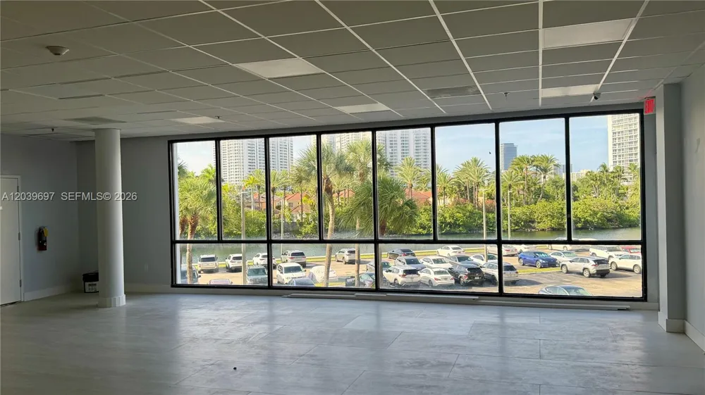 3701 Country Club Dr #304 Aventura, FL 33180