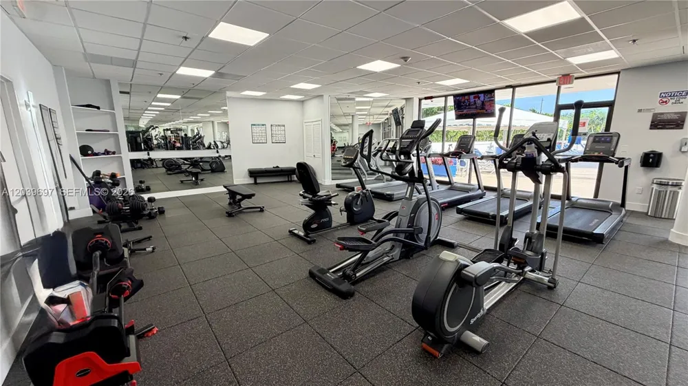 3701 Country Club Dr #304 Aventura, FL 33180