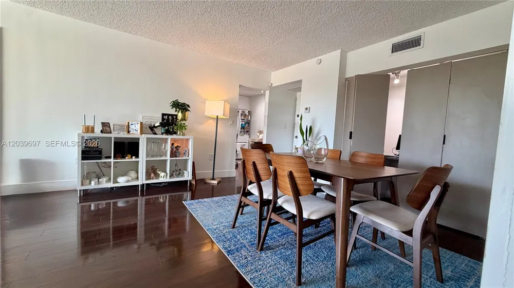 3701 Country Club Dr #304 Aventura, FL 33180