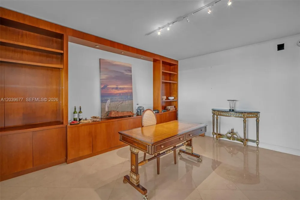 19955 NE 38th Ct #2204 Aventura, FL 33180