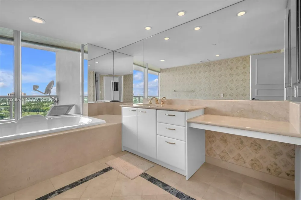 19955 NE 38th Ct #2204 Aventura, FL 33180