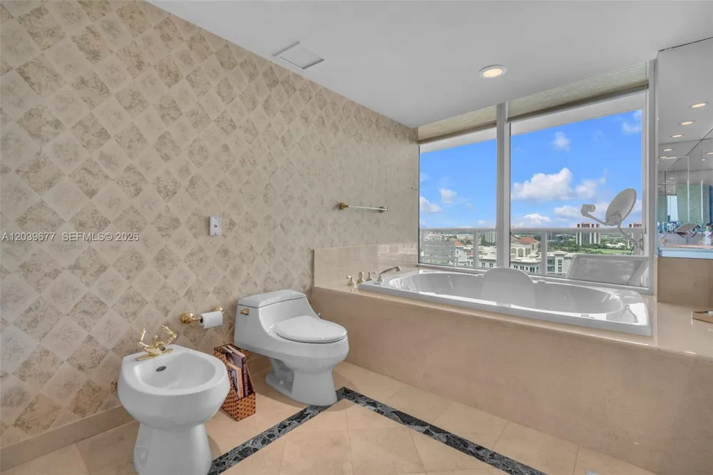 19955 NE 38th Ct #2204 Aventura, FL 33180