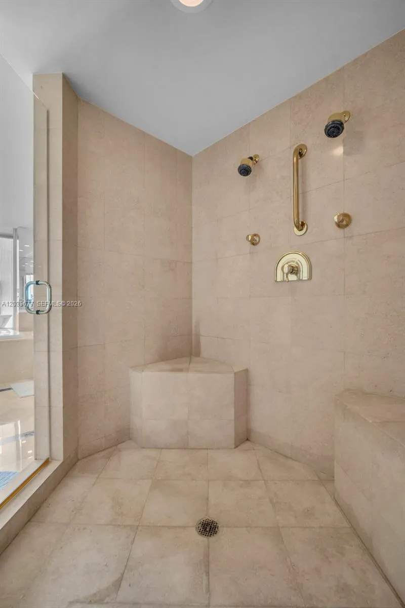 19955 NE 38th Ct #2204 Aventura, FL 33180