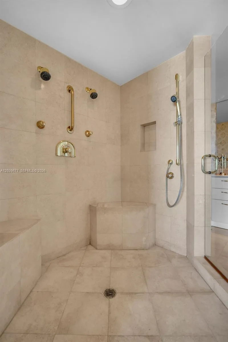 19955 NE 38th Ct #2204 Aventura, FL 33180