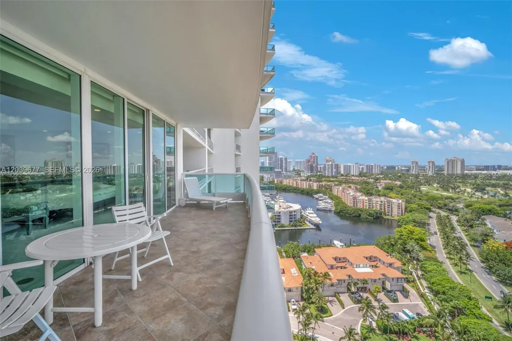 19955 NE 38th Ct #2204 Aventura, FL 33180