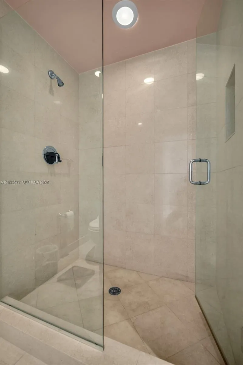 19955 NE 38th Ct #2204 Aventura, FL 33180