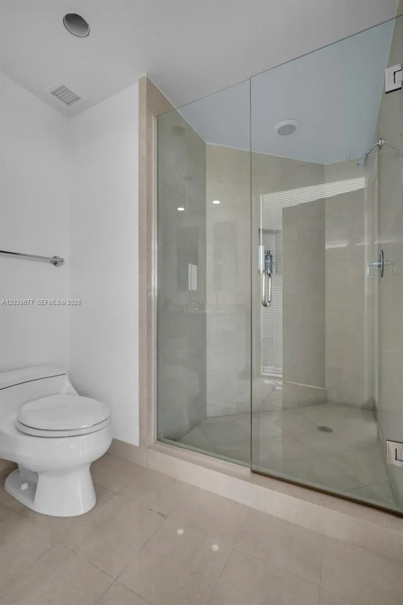 19955 NE 38th Ct #2204 Aventura, FL 33180