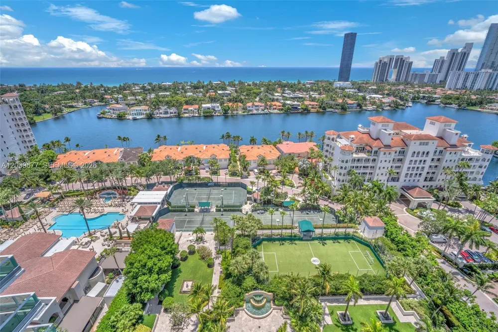 19955 NE 38th Ct #2204 Aventura, FL 33180