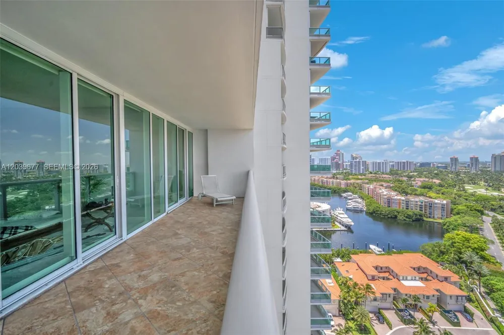19955 NE 38th Ct #2204 Aventura, FL 33180