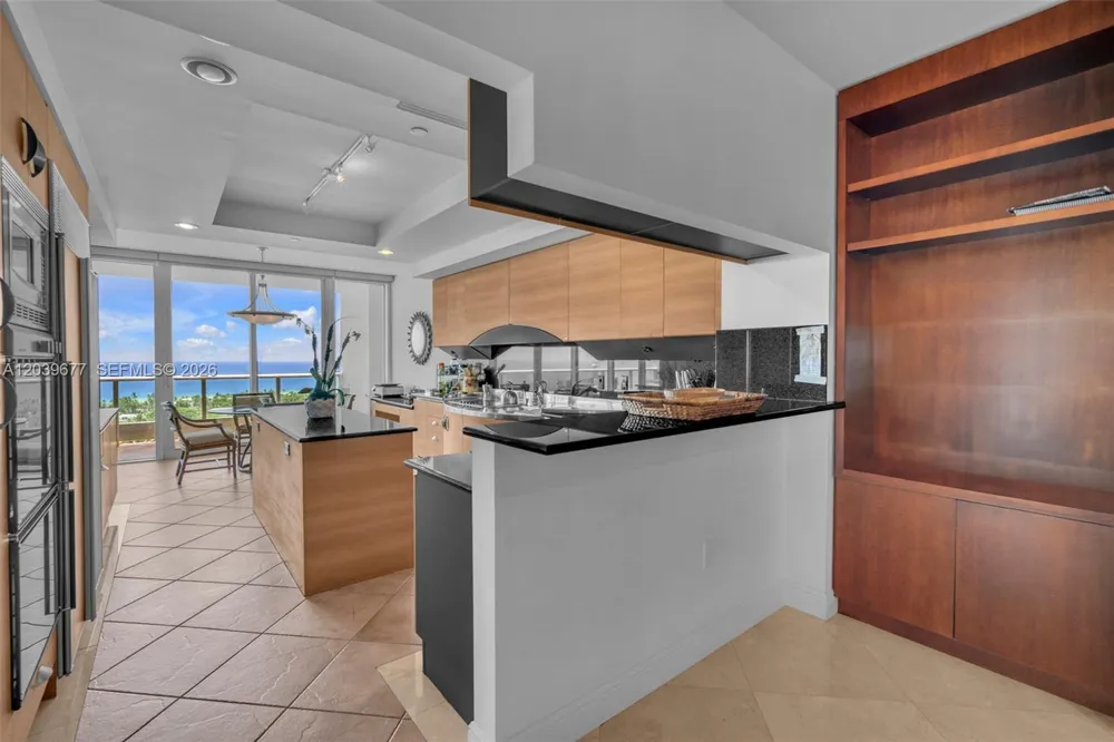 19955 NE 38th Ct #2204 Aventura, FL 33180