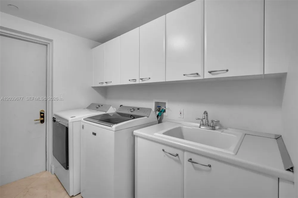 19955 NE 38th Ct #2204 Aventura, FL 33180