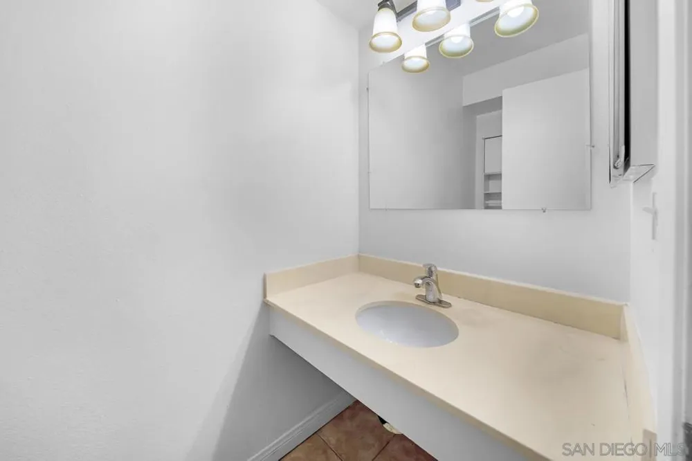 6787 Alvarado Rd #5 San Diego, CA 92120