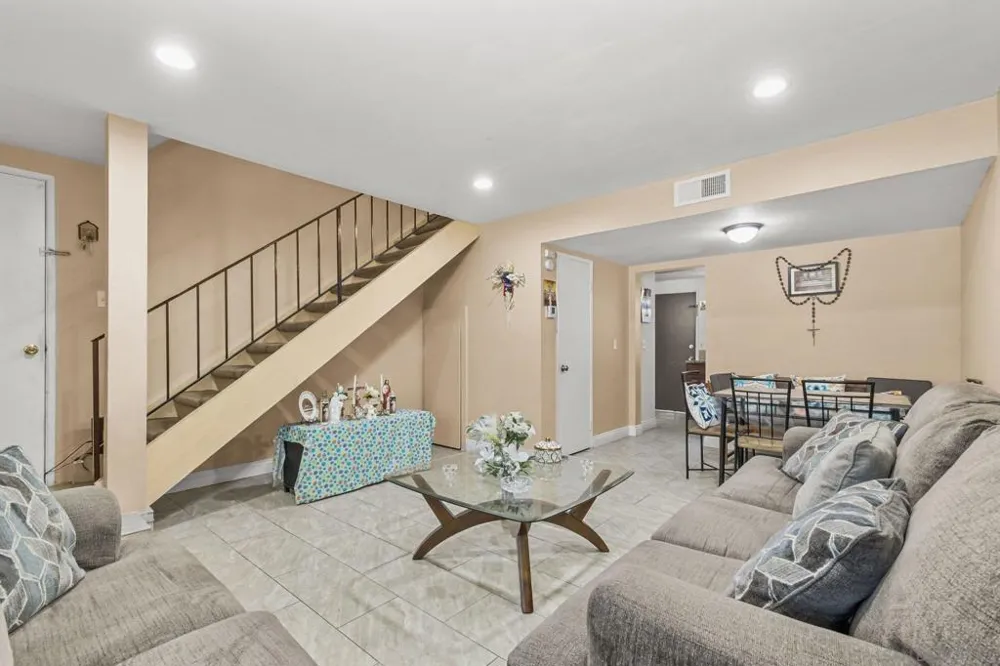 955 Amistad Pl #C El Cajon, CA 92019