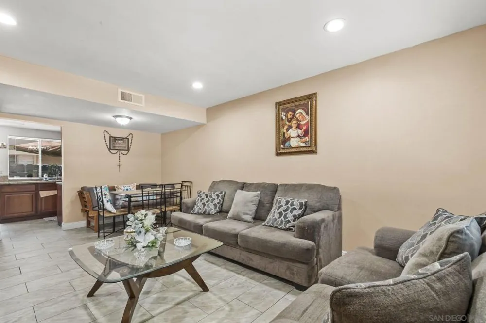 955 Amistad Pl #C El Cajon, CA 92019