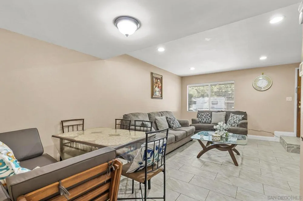 955 Amistad Pl #C El Cajon, CA 92019
