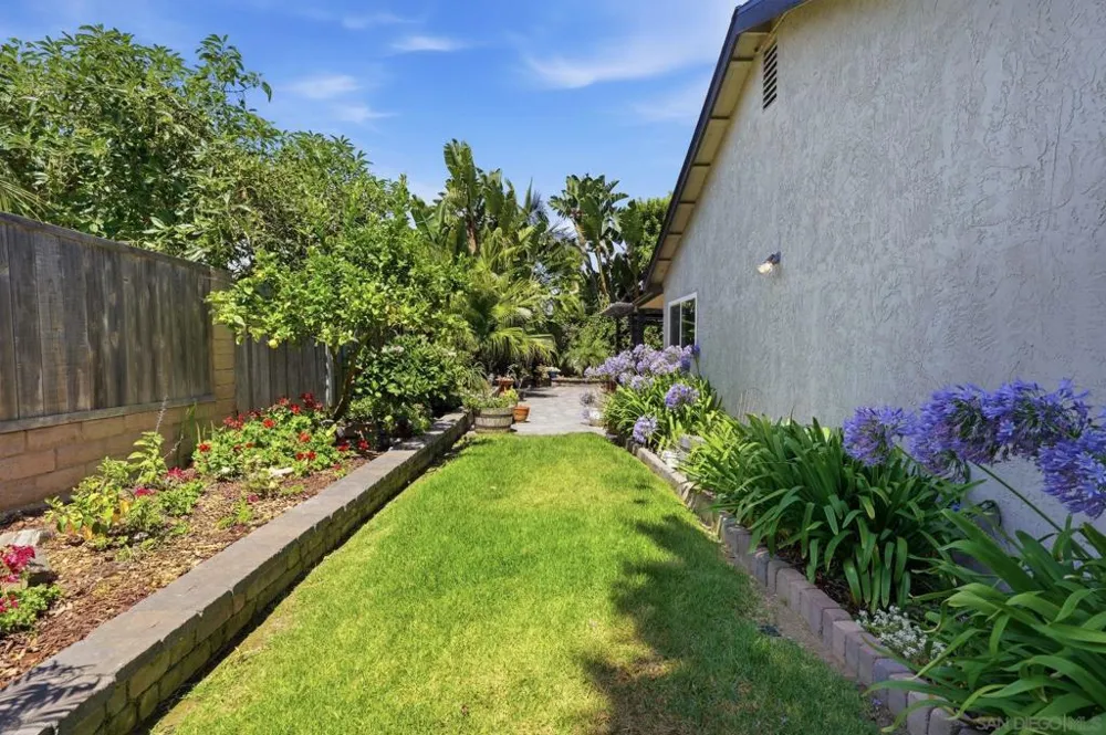 2007 Park Dale Encinitas, CA 92024