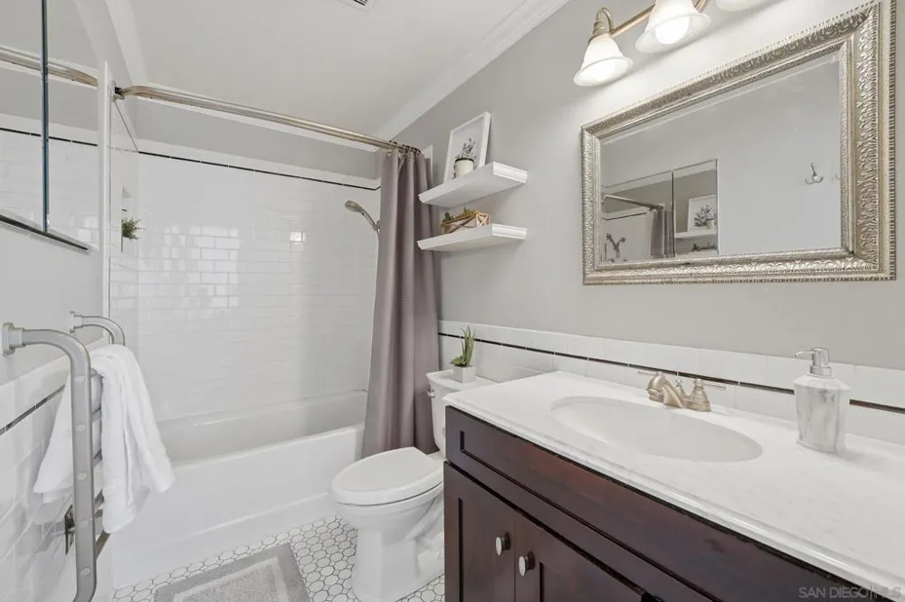 2007 Park Dale Encinitas, CA 92024