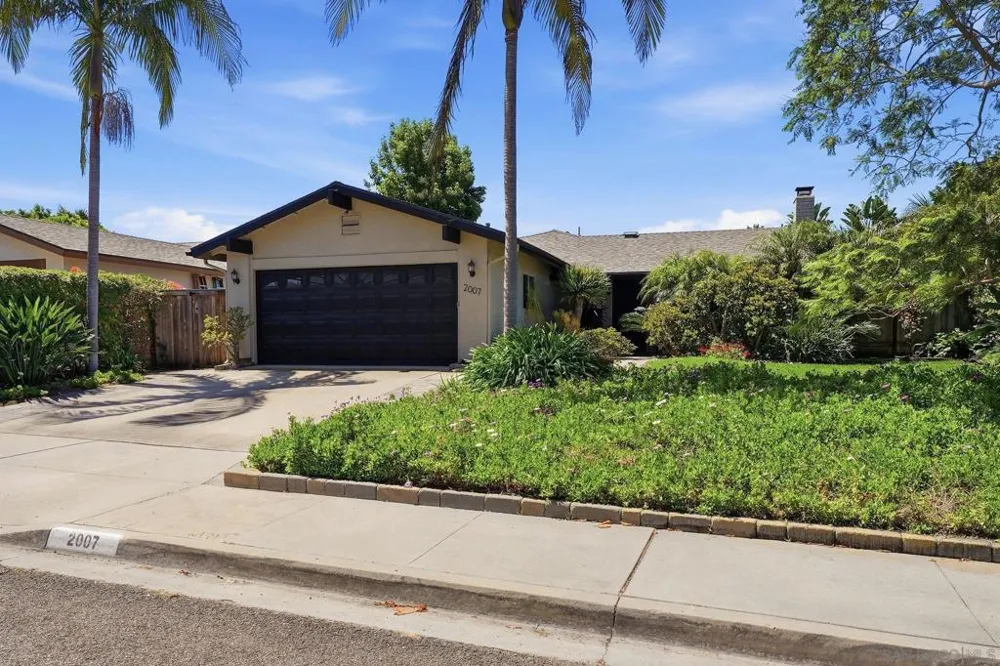 2007 Park Dale Encinitas, CA 92024