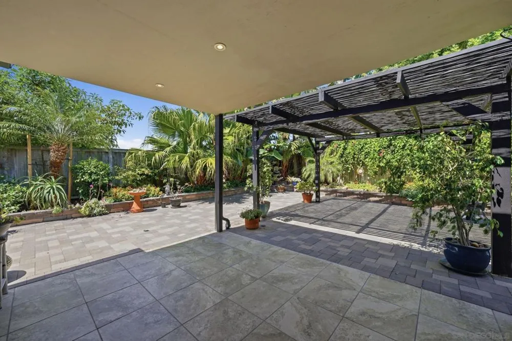 2007 Park Dale Encinitas, CA 92024