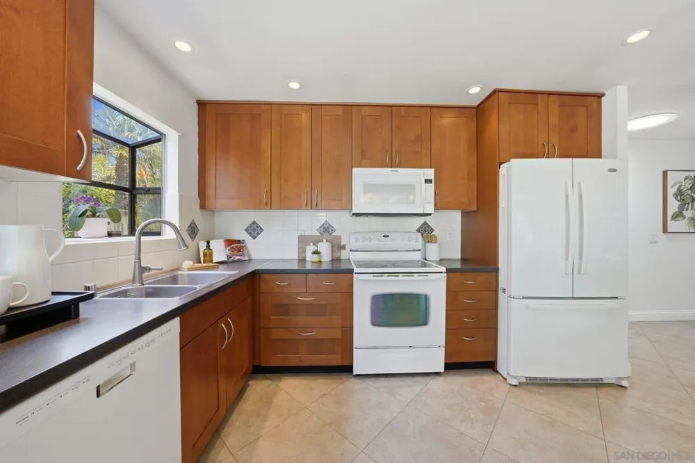 2007 Park Dale Encinitas, CA 92024