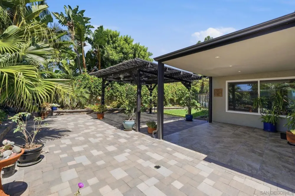 2007 Park Dale Encinitas, CA 92024