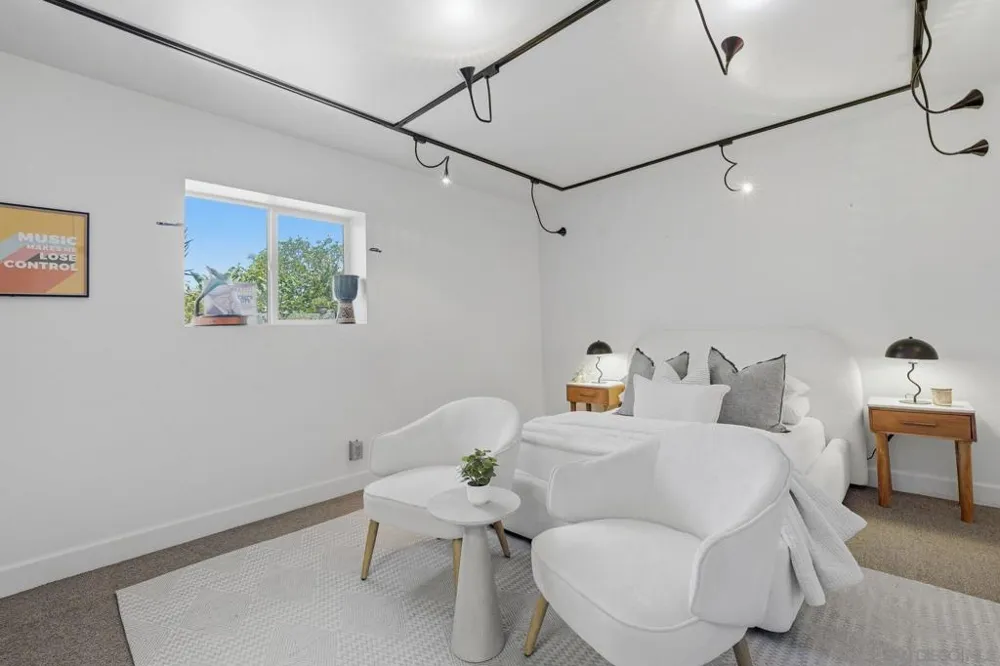 2007 Park Dale Encinitas, CA 92024