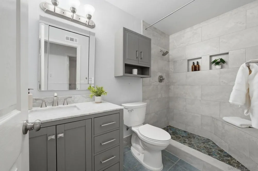 2007 Park Dale Encinitas, CA 92024