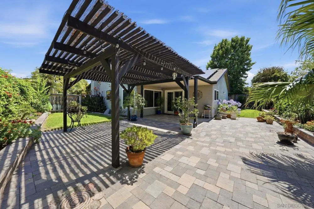 2007 Park Dale Encinitas, CA 92024