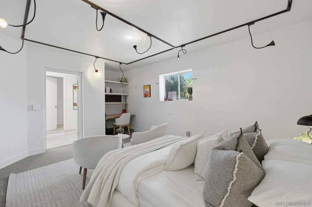2007 Park Dale Encinitas, CA 92024