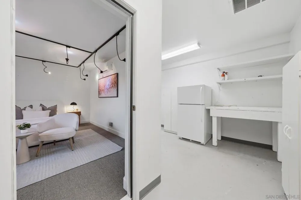 2007 Park Dale Encinitas, CA 92024