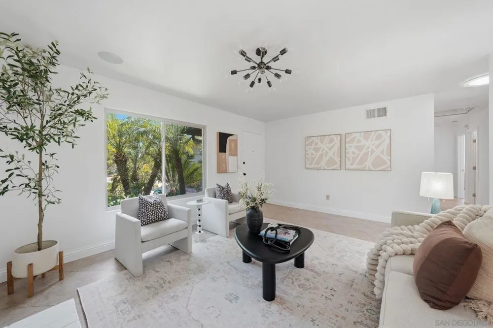 2007 Park Dale Encinitas, CA 92024