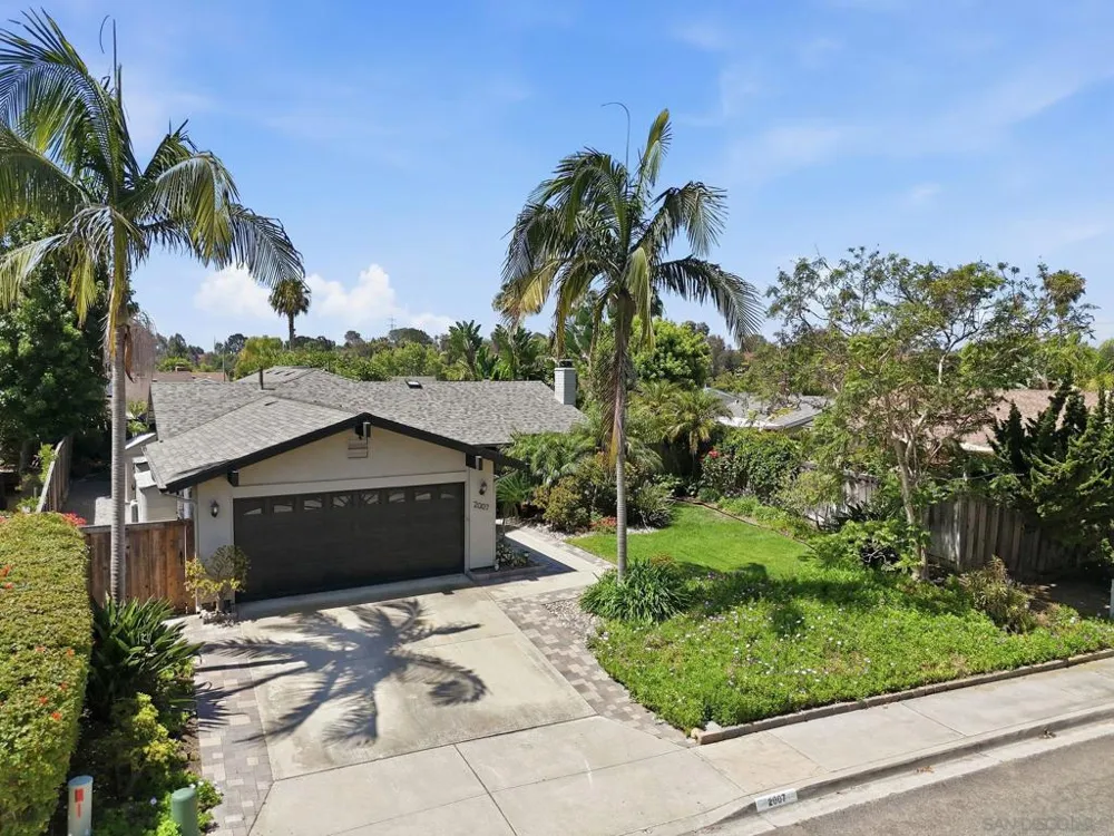 2007 Park Dale Encinitas, CA 92024