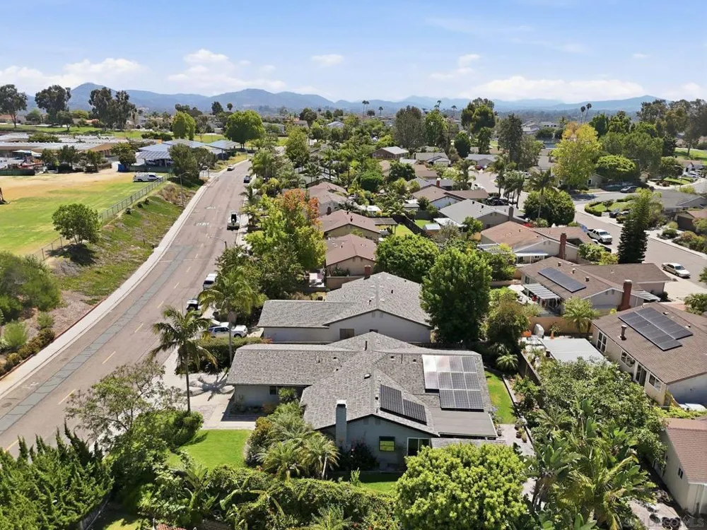 2007 Park Dale Encinitas, CA 92024