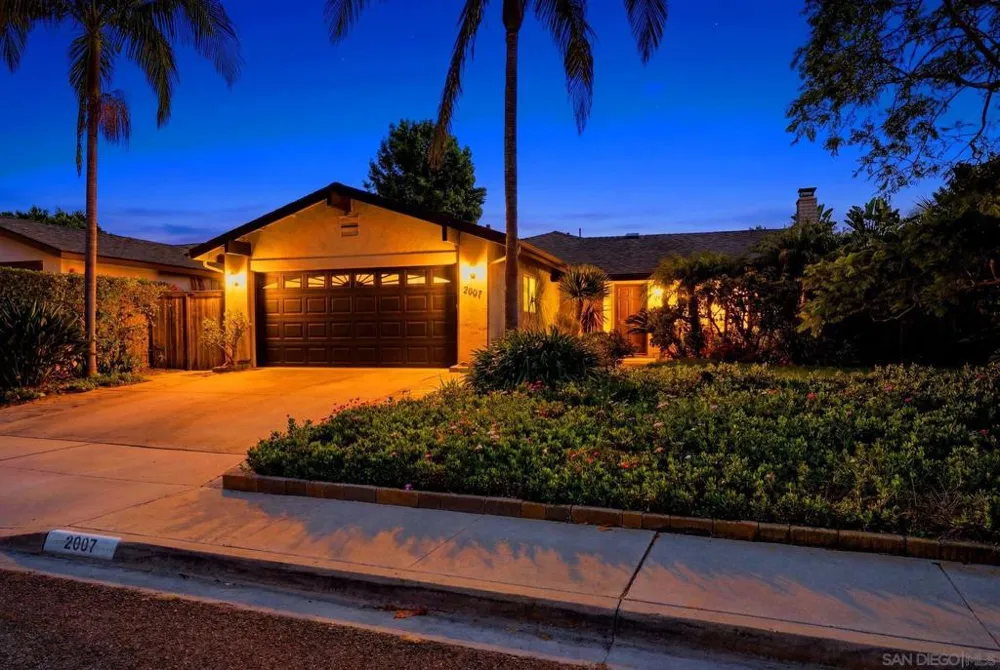 2007 Park Dale Encinitas, CA 92024