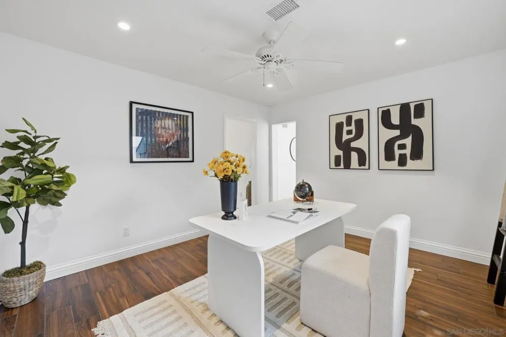 2007 Park Dale Encinitas, CA 92024