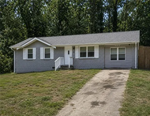 657 Robert E Lee Parkway
